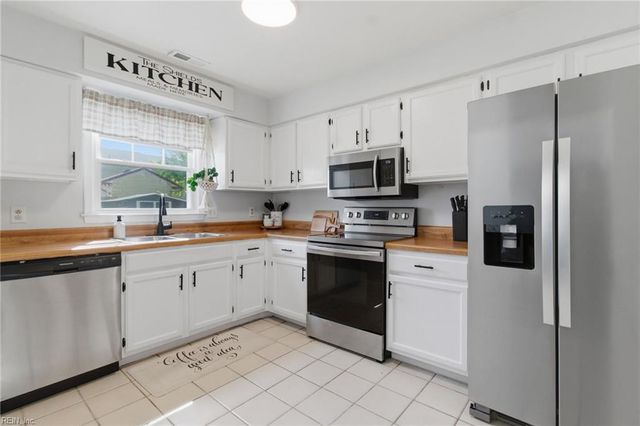 1021 Tealwood DR, Virginia Beach, VA 23453