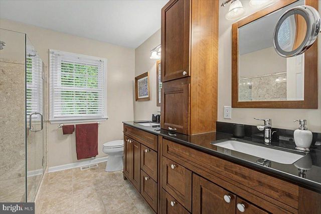 1 ICE POND TRL, Hockessin, DE 19707