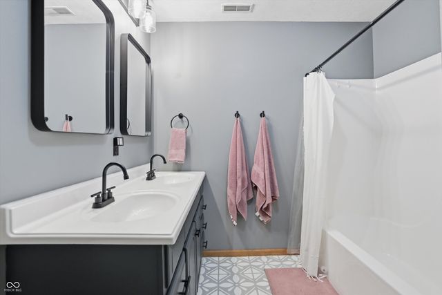 250 E Woodfield Lane, Mooresville, IN 46158