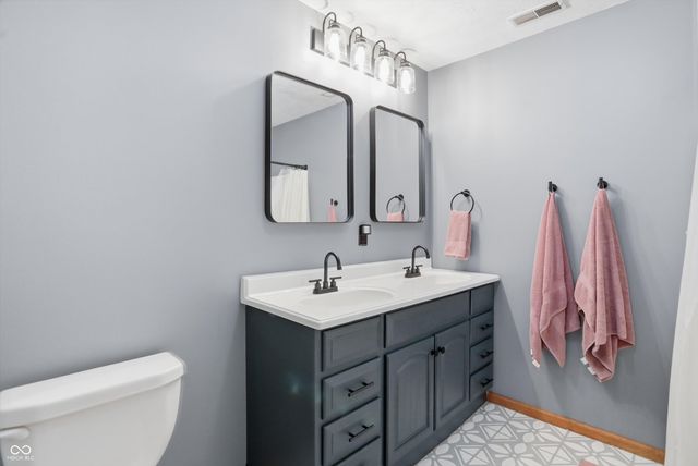 250 E Woodfield Lane, Mooresville, IN 46158