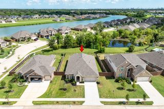 203 Bentwater Lane, Clute, TX 77531