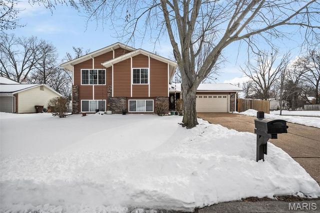 1 Inverness Court, St Peters, MO 63376