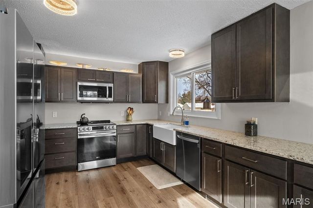 1 Inverness Court, St Peters, MO 63376