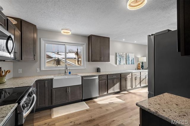 1 Inverness Court, St Peters, MO 63376