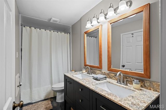 1 Inverness Court, St Peters, MO 63376