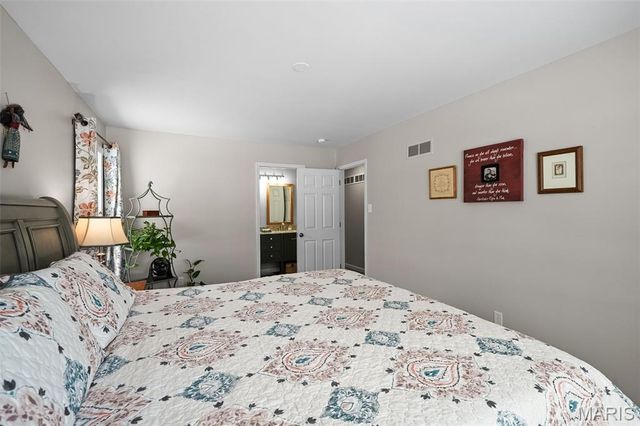 1 Inverness Court, St Peters, MO 63376