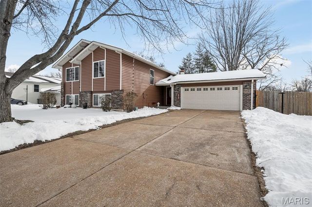 1 Inverness Court, St Peters, MO 63376