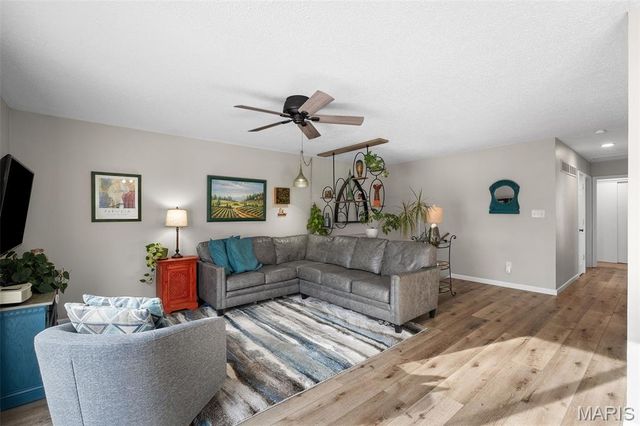 1 Inverness Court, St Peters, MO 63376