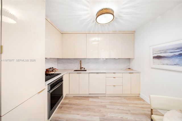 9 Island Ave 702, Miami Beach, FL 33139