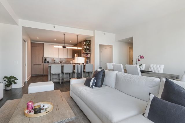 164 N Peoria Street 4004, Chicago, IL 60607