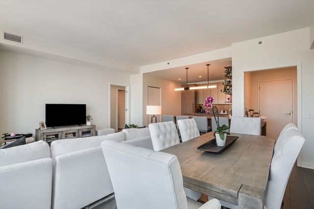 164 N Peoria Street 4004, Chicago, IL 60607