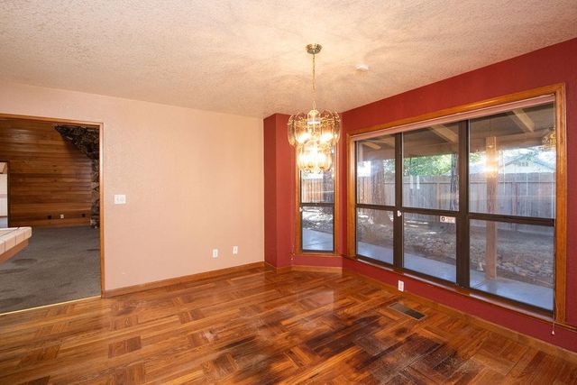 2063 Justice Ct, Turlock, CA 95382