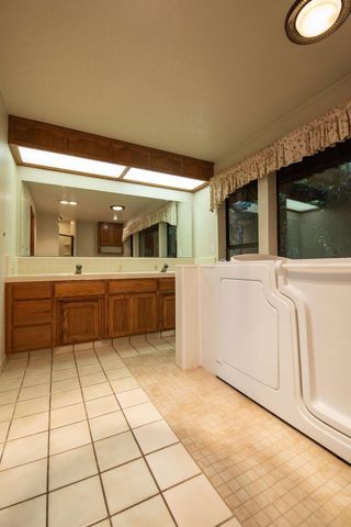 2063 Justice Ct, Turlock, CA 95382