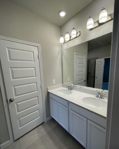 7052 Silverleaf Oak Street, Conroe, TX 77304
