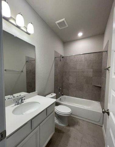 7052 Silverleaf Oak Street, Conroe, TX 77304