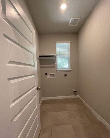 7052 Silverleaf Oak Street, Conroe, TX 77304