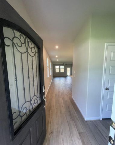 7052 Silverleaf Oak Street, Conroe, TX 77304