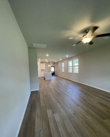 7052 Silverleaf Oak Street, Conroe, TX 77304