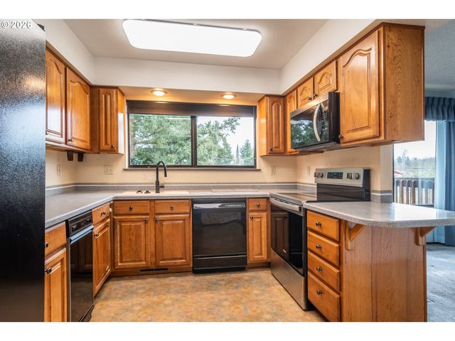 1834 Nw FINCH Ct, Roseburg, OR 97471