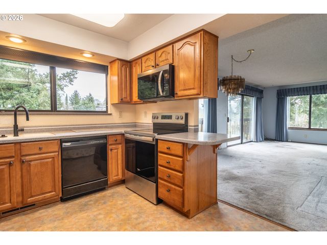 1834 Nw FINCH Ct, Roseburg, OR 97471