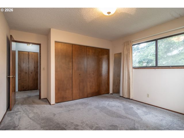 1834 Nw FINCH Ct, Roseburg, OR 97471