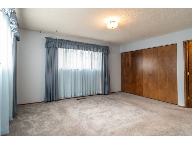 1834 Nw FINCH Ct, Roseburg, OR 97471