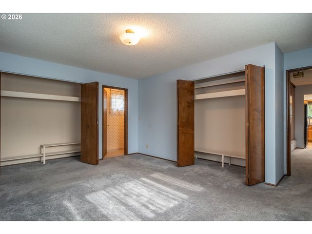 1834 Nw FINCH Ct, Roseburg, OR 97471