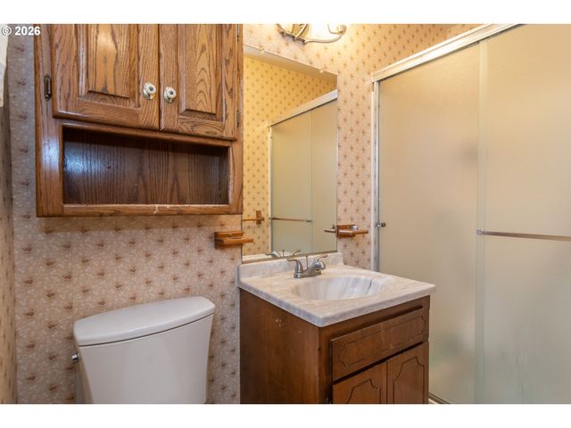 1834 Nw FINCH Ct, Roseburg, OR 97471