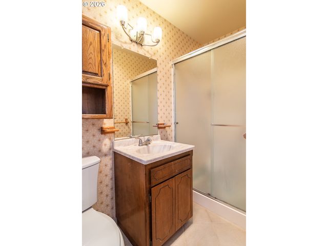 1834 Nw FINCH Ct, Roseburg, OR 97471