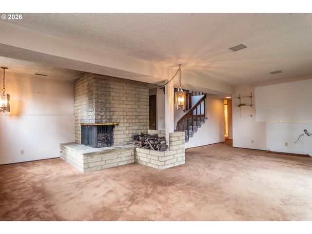 1834 Nw FINCH Ct, Roseburg, OR 97471