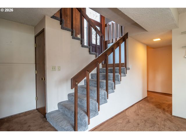 1834 Nw FINCH Ct, Roseburg, OR 97471