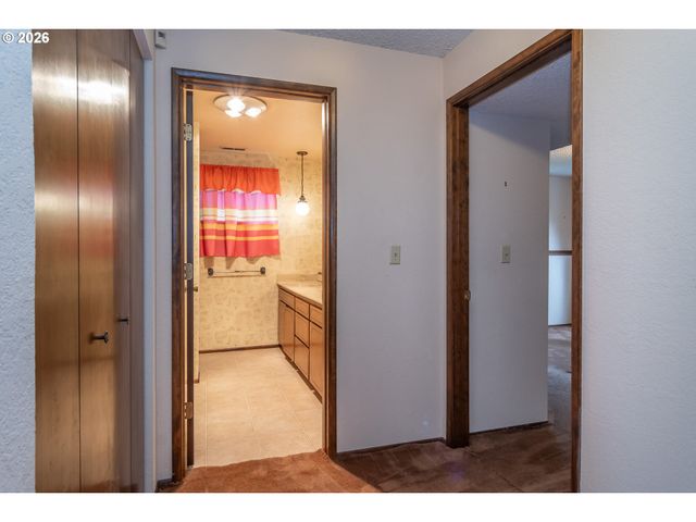 1834 Nw FINCH Ct, Roseburg, OR 97471