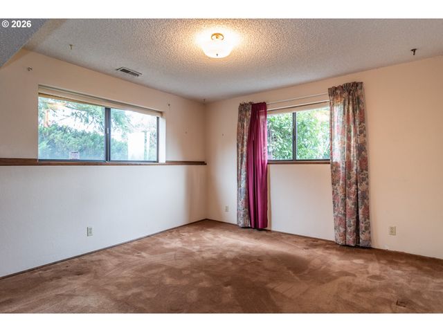 1834 Nw FINCH Ct, Roseburg, OR 97471