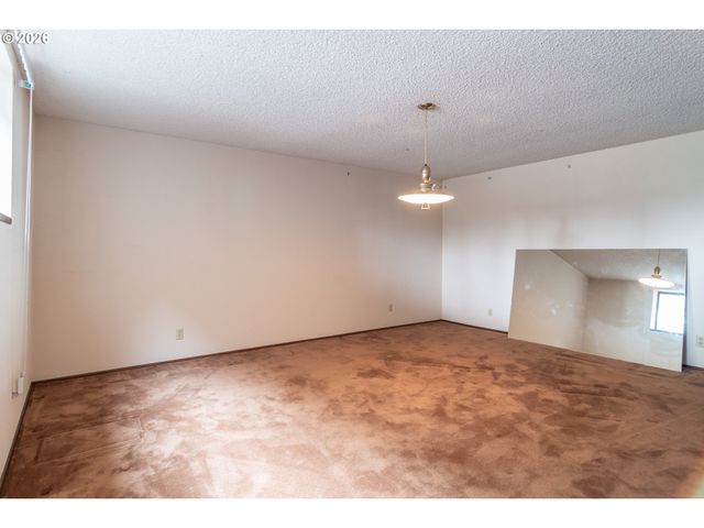 1834 Nw FINCH Ct, Roseburg, OR 97471