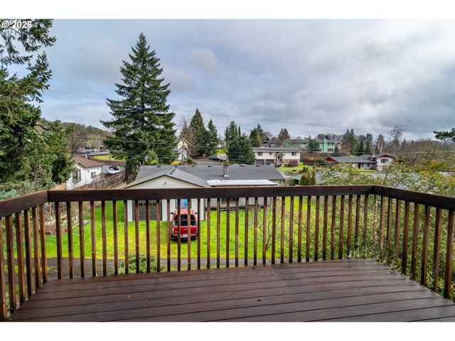 1834 Nw FINCH Ct, Roseburg, OR 97471