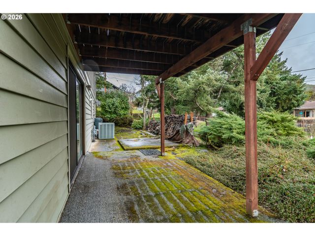 1834 Nw FINCH Ct, Roseburg, OR 97471