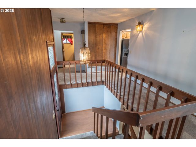 1834 Nw FINCH Ct, Roseburg, OR 97471