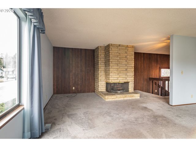 1834 Nw FINCH Ct, Roseburg, OR 97471