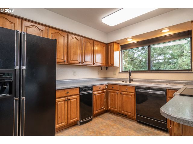 1834 Nw FINCH Ct, Roseburg, OR 97471