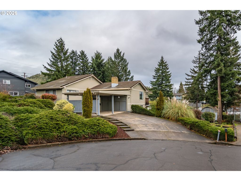 1834 Nw FINCH Ct, Roseburg, OR 97471