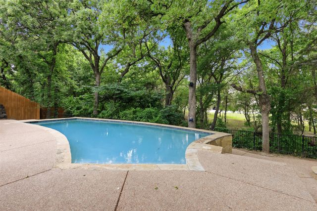 2105 Country Brook Drive, Weatherford, TX 76087