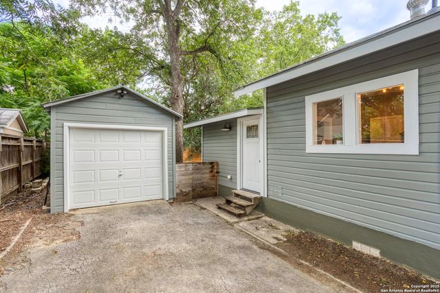 353 E Woodlawn Ave, San Antonio, TX 78212