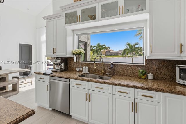 226 SW 180th Ave, Pembroke Pines, FL 33029