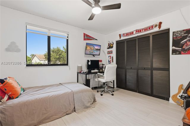 226 SW 180th Ave, Pembroke Pines, FL 33029