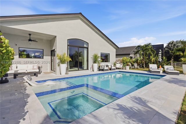 226 SW 180th Ave, Pembroke Pines, FL 33029