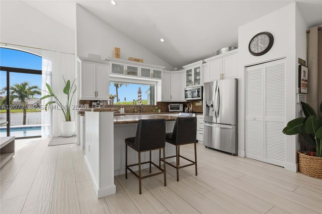 226 SW 180th Ave, Pembroke Pines, FL 33029