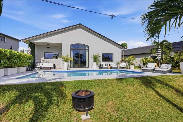 226 SW 180th Ave, Pembroke Pines, FL 33029