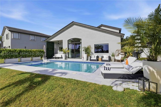 226 SW 180th Ave, Pembroke Pines, FL 33029