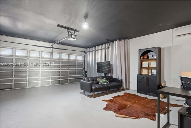 226 SW 180th Ave, Pembroke Pines, FL 33029