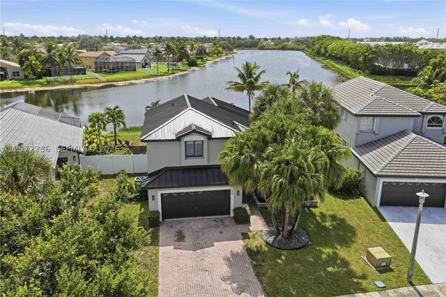 226 SW 180th Ave, Pembroke Pines, FL 33029